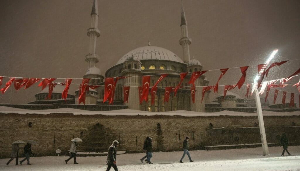 Der strenge Winter und die Wirtschaftskrise setzen der Türkei zu