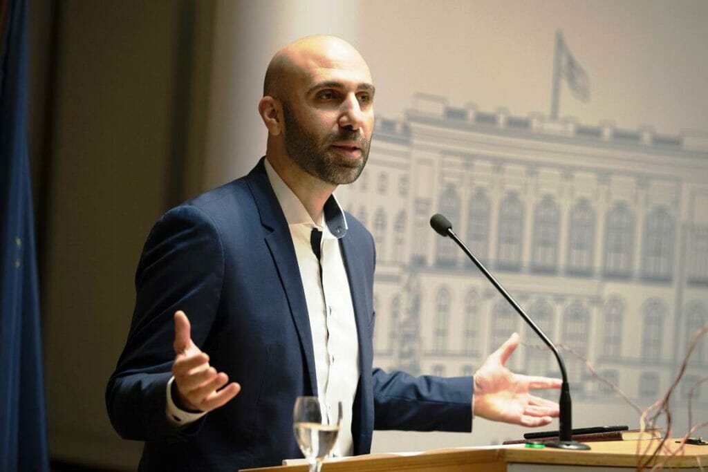 Kann mit dem jüngsten Bericht von Amnesty International nichts anfangen: Ahmad Mansour. (© imago images/Emmanuele Contini)