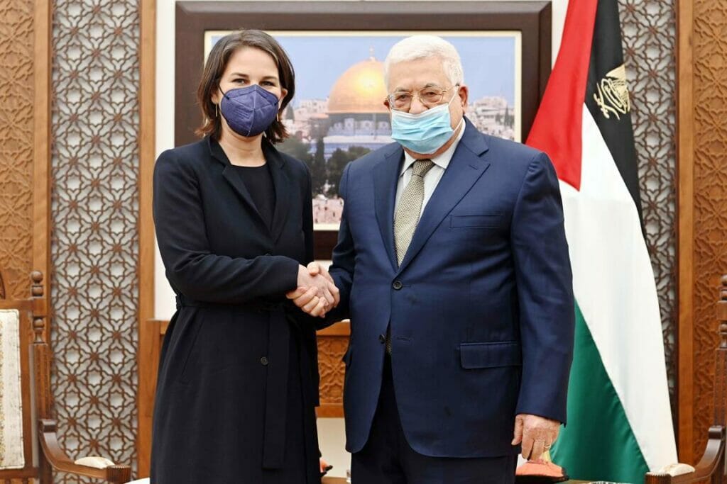 Zuerst besuchte Annalena Baerbock Yad Vashem, dann Mahmud Abbas. (© <a href="http://www.imago-images.de">imago images</a>/ZUMA Wire)