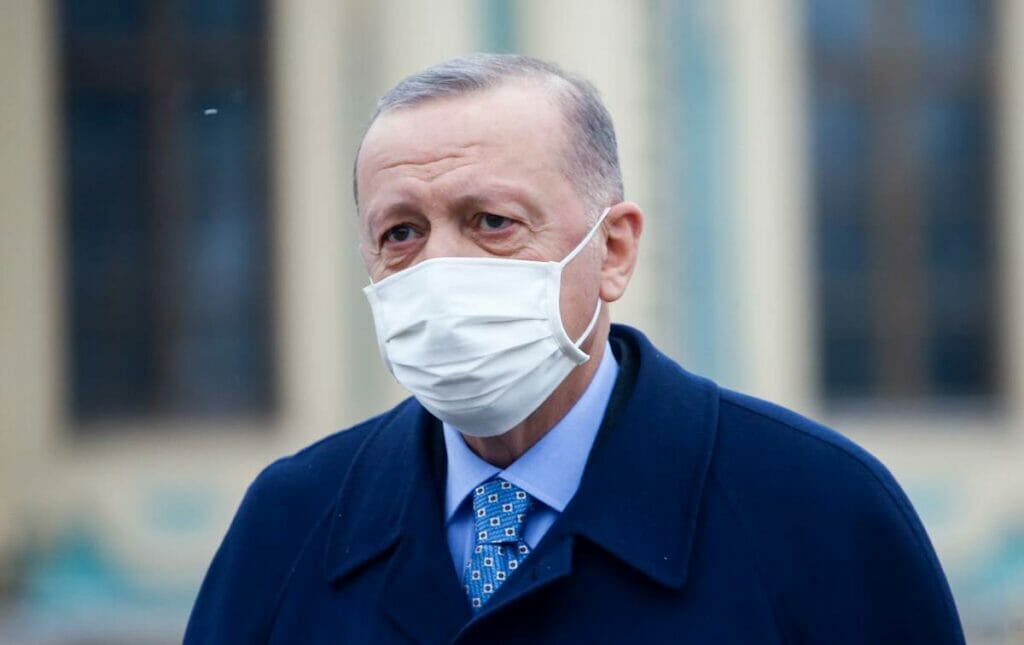 Seit Erdogan seine eigenen Vorstellungen von Wirtschaftspolitik umsetzt, geht es mit der Türkei bergab. (© imago images/ITAR-TASS)