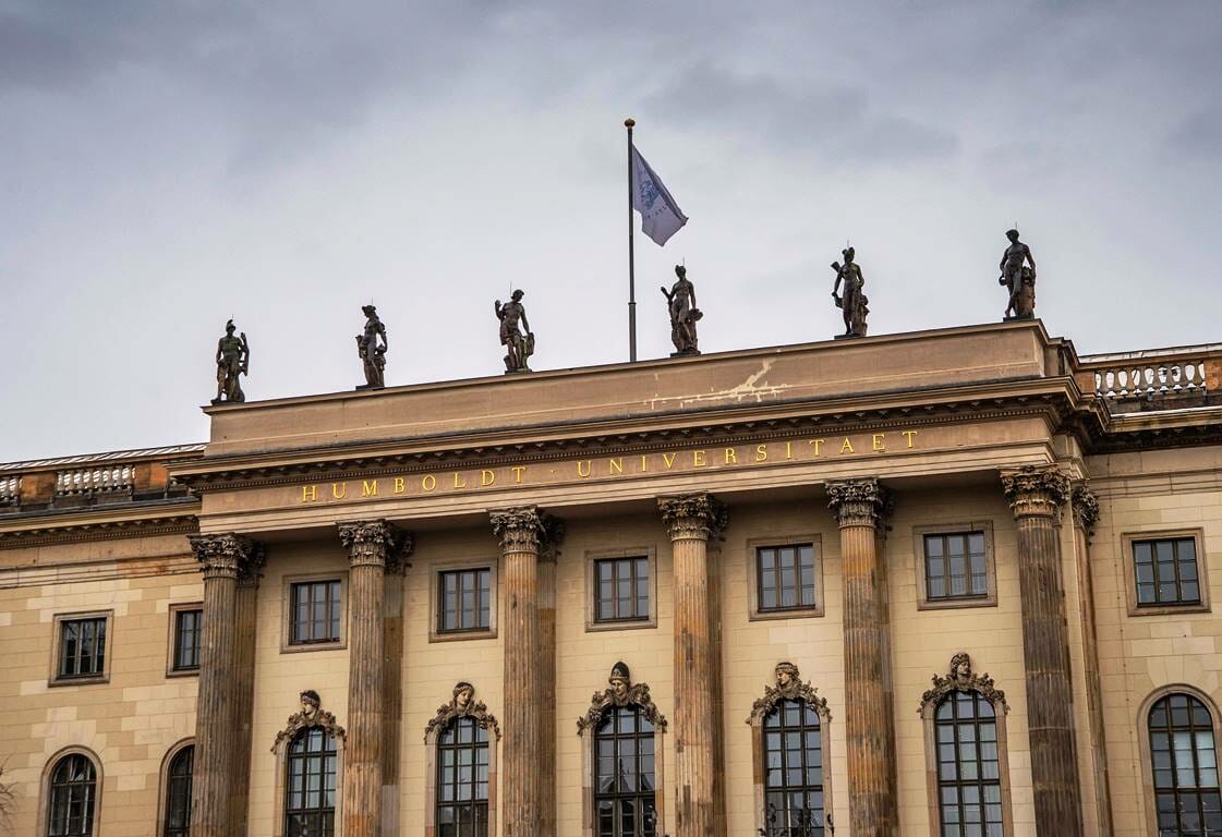 Auch an der Humboldt-Uni in Berlin steht die Frage im Raum: Was tun mit Israelhassern unter den Lehrenden? (© imago images/Bernd Friedel)