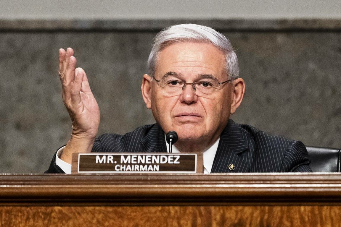 Hat einen Vorschlag, um den Atomstreit mit dem Iran zu lösen: der Vorsitzende des außenpolitischen Ausschusses des US-Senats Bob Menendez. (© imago images/UPI Photo)