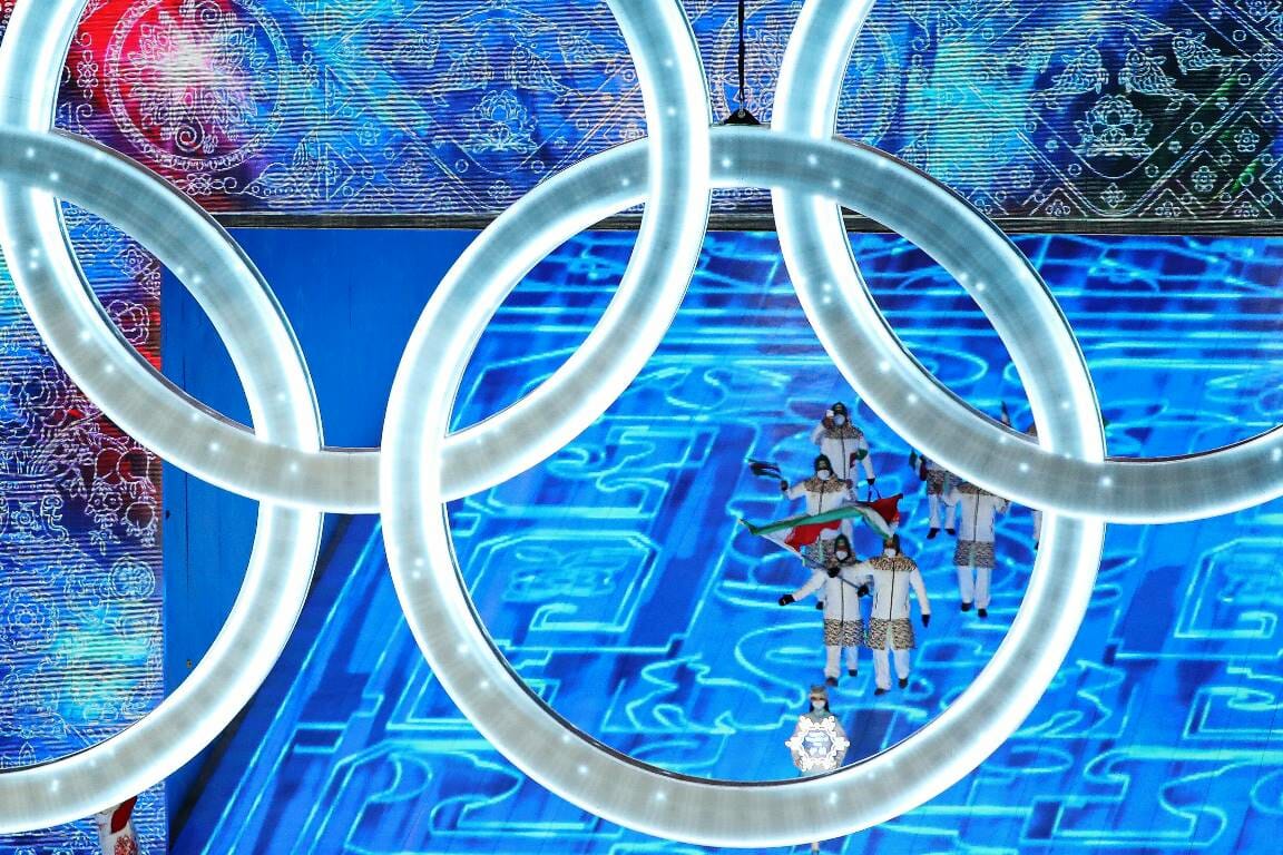 Bei der Eröffnung der Olympischen Spiele in Peking war Hossein Saveh Shemshaki der Fahnenträger der iranischen Mannschaft. (© imago images/ZUMA Wire)