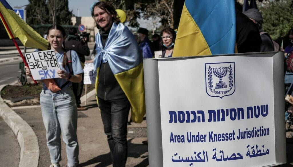 solidaritätsdemonstration mit der Ukraine vor dem israelischen Parlament