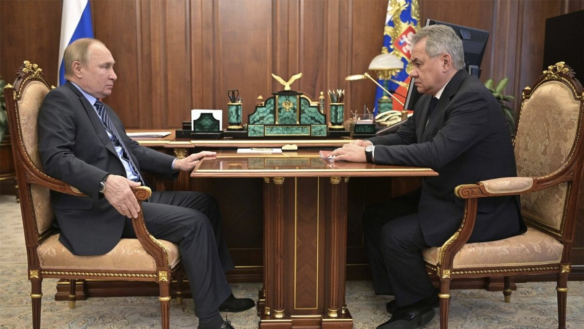 Russlands Präsident Putin und Verteidigungsminister Shoigu