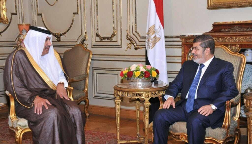 Der ehemalige Premier von Katar, Hamad bin Jassim Al Thani, 2014 zu Beusch bei Mohammed Mursi