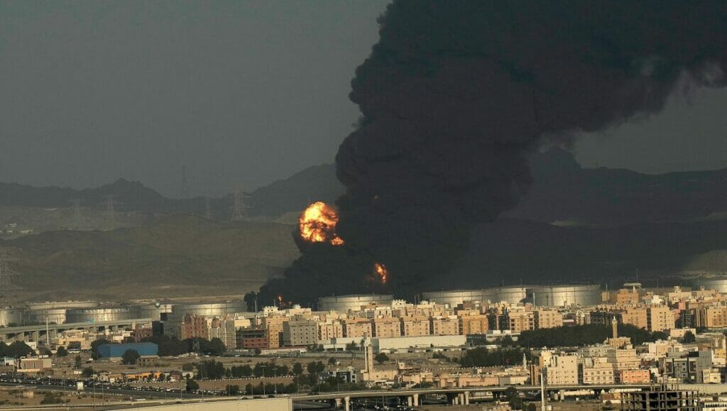 Raketenangriff der Huthi-Milizen auf Öltankanlage im saudi-arabischen Dschidda