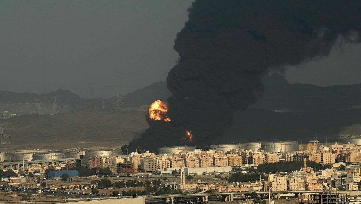 Raketenangriff der Huthi-Milizen auf Öltankanlage im saudi-arabischen Dschidda
