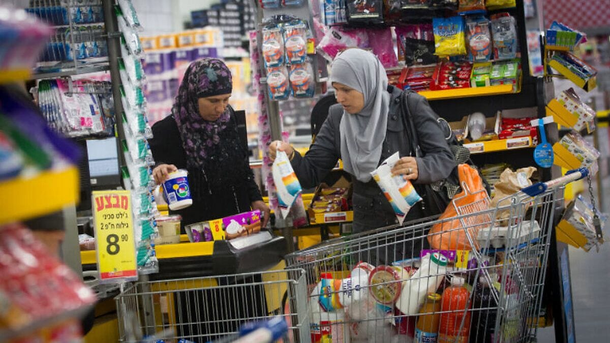 Arabische Israelis in Be'er Sheva kaufen in der arabisch geführten Supermarktkette King Store ein