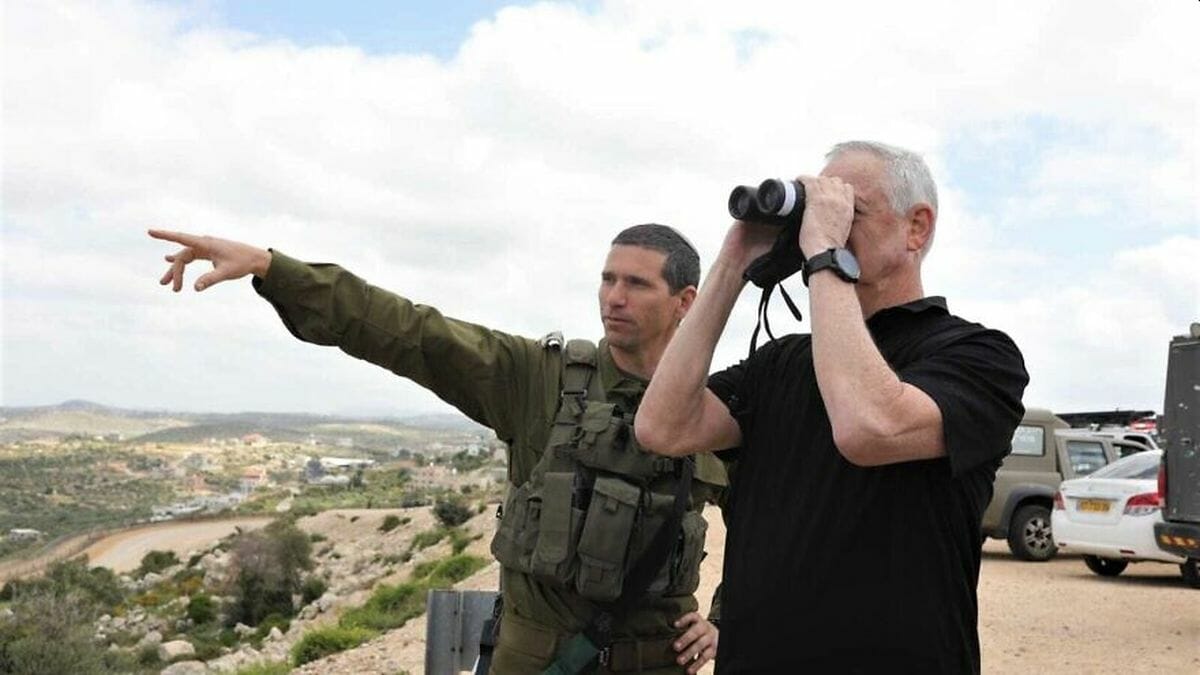 Israaels Verteidigungsminister Gantz lässt sich über die Lage an der Grünen Linie informieren