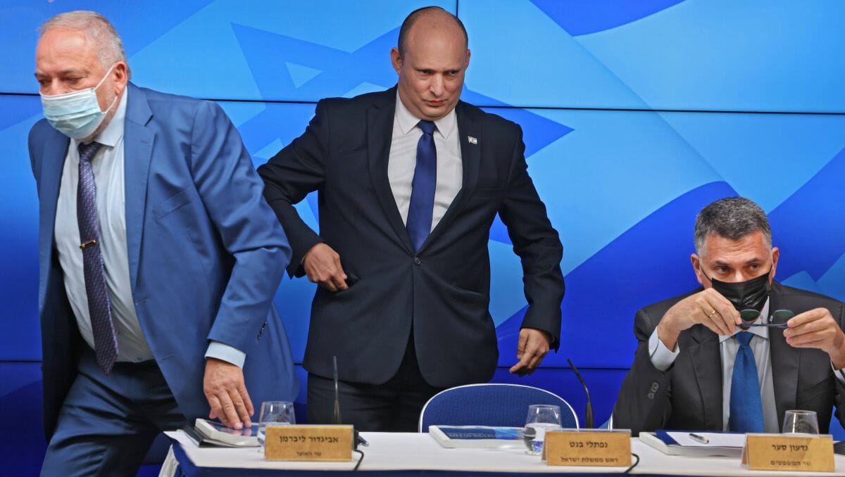 Israels Justizminister Gideon Saar (re.) will den Gesetzevorschlag noch einmal zur Abstimmung vorlegen