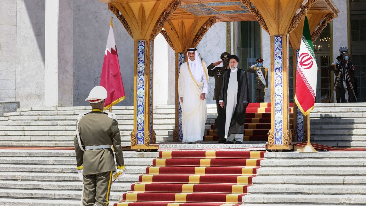 Irans Präsident Ebrahim Raisi empfängt im Mai 2022 den Emir von Katar Tamim bin Hamad Al Thani