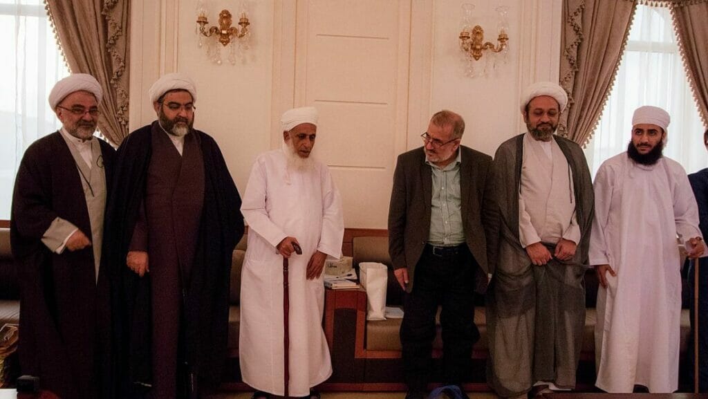 Der Großmufti des Oman, Ahmed bin Hamad Al-Khalili (mi.)