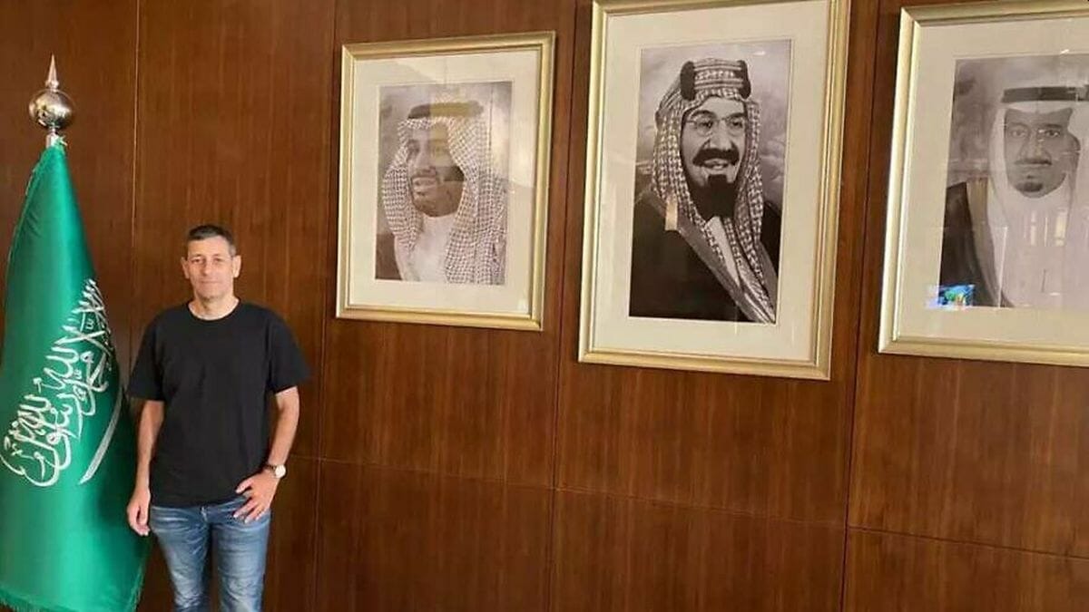 Der israelische Journalist Yoav Limor bei seinem Besuch in Saudi Arabien