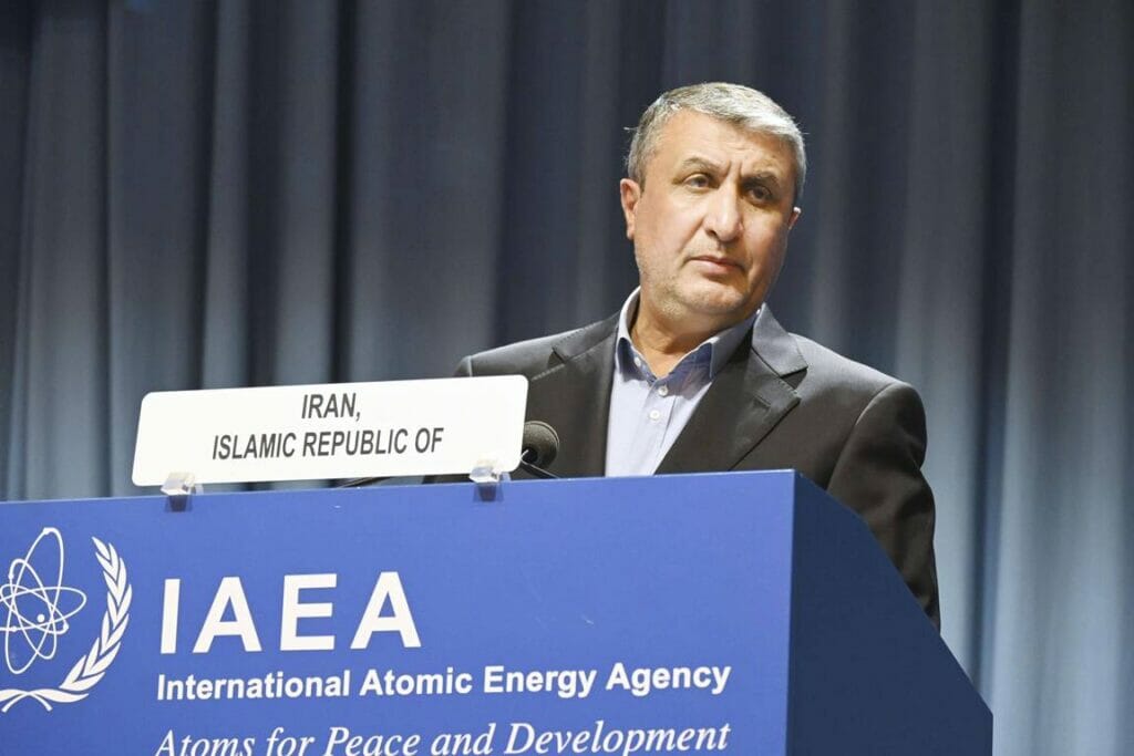 Eine Hürde auf dem Weg zu einem neuen Atomvertrag: Irans völlig unzureichenden Antworten auf Fragen zu seinen illegalen nuklearen Aktivitäten. (© imago images/Kyodo News)