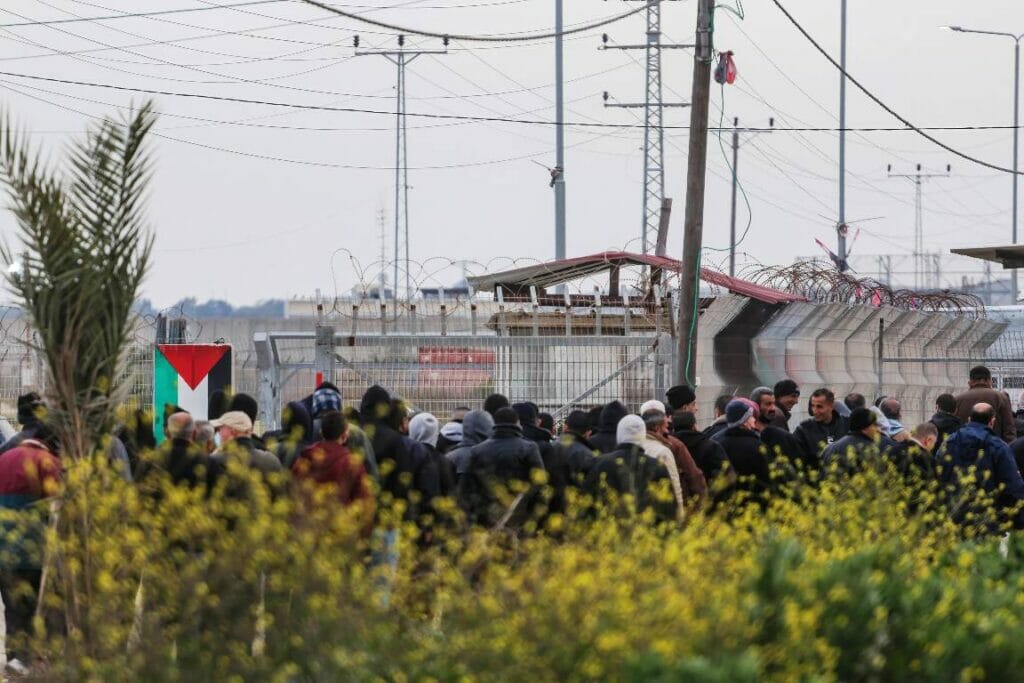 Über den Erez-Grenzübergang könnten in Zukunft mehr palästinensische Frauen zum Arbeiten vom Gazastreifen nach Israel pendeln. (© imago images/ZUMA Wire)
