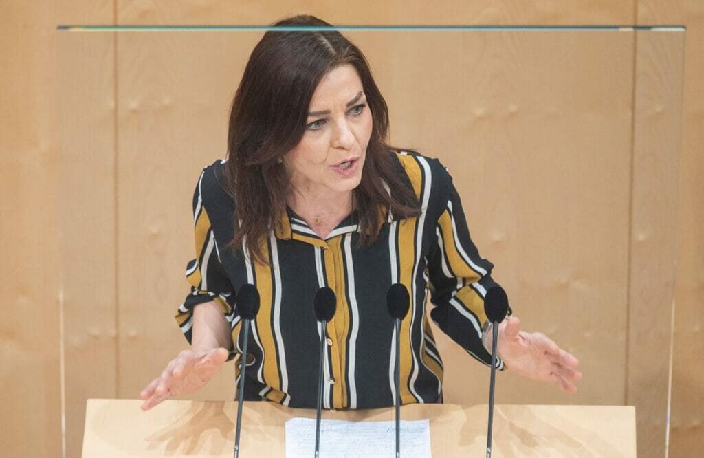 Die außenpolitische Sprecherin der österreichischen Grünen, Ewa Ernst-Dziedzic. (© imago images/SEPA.Media)