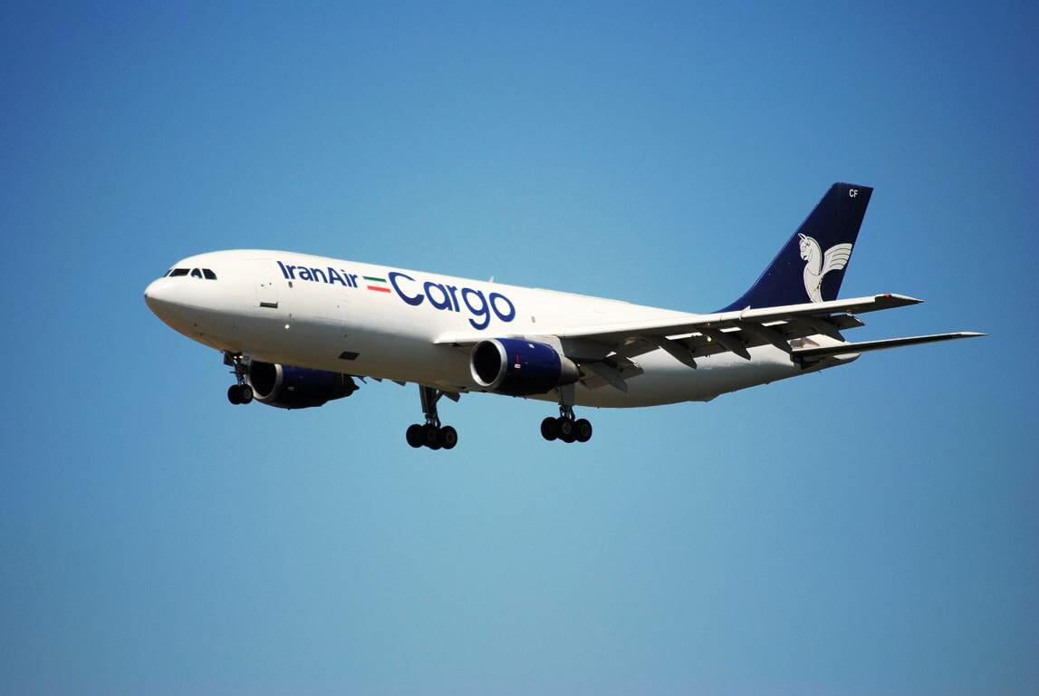 Eine der drei Fluglinien, die vermehrt Fracht vom Iran nach Russland transportieren. (© imago images/Alexander Ludger)