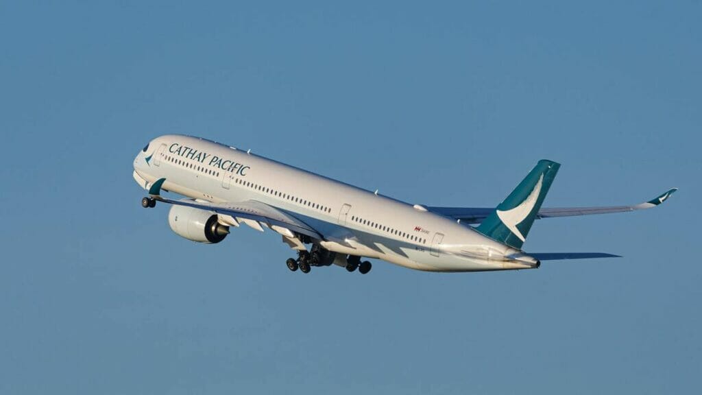 Cathay Pacific war die erste Fluglinie, die auf dem Weg von Asien nach Israel den saudi-arabischen Luftraum durchquerte. (© imago images/ZUMA Wire)