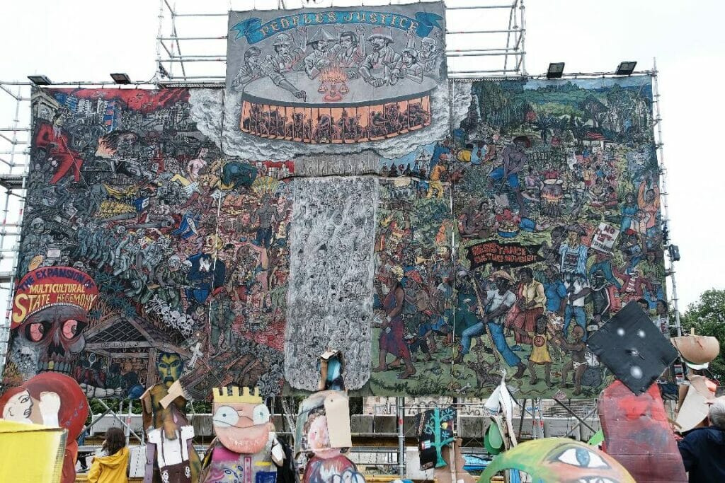 Das antisemitische Machwerk »People's Justice« auf der documenta, bevor es nach Protesten abgenommen werden musste. (© imago images/Hartenfelser)