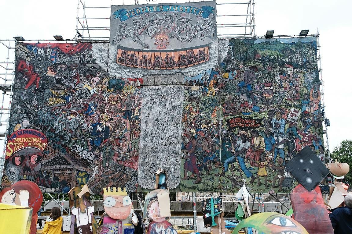 Das antisemitische Machwerk »People's Justice« auf der documenta, bevor es nach Protesten abgenommen werden musste. (© imago images/Hartenfelser)