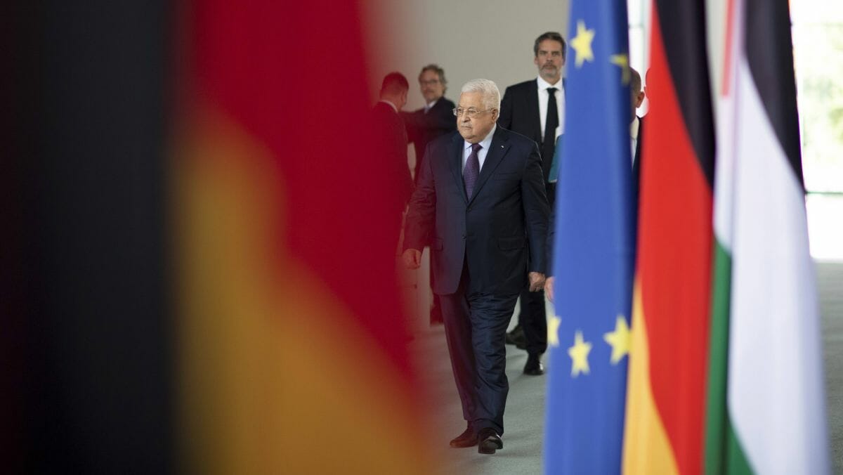 Mahmud Abbas bei der Pressekonferenz in Berlin, bei der er den Holocaust relativierte