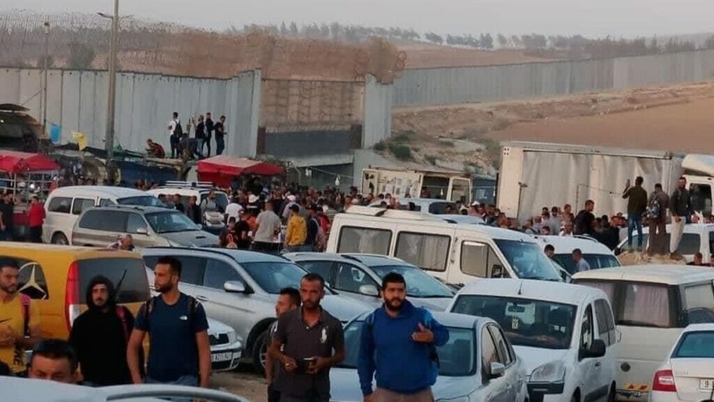 Palästinenser streiken an den Checkpoints nach Israel gegen das neue Gesetz von Abbas‘ Autonomiebehörde