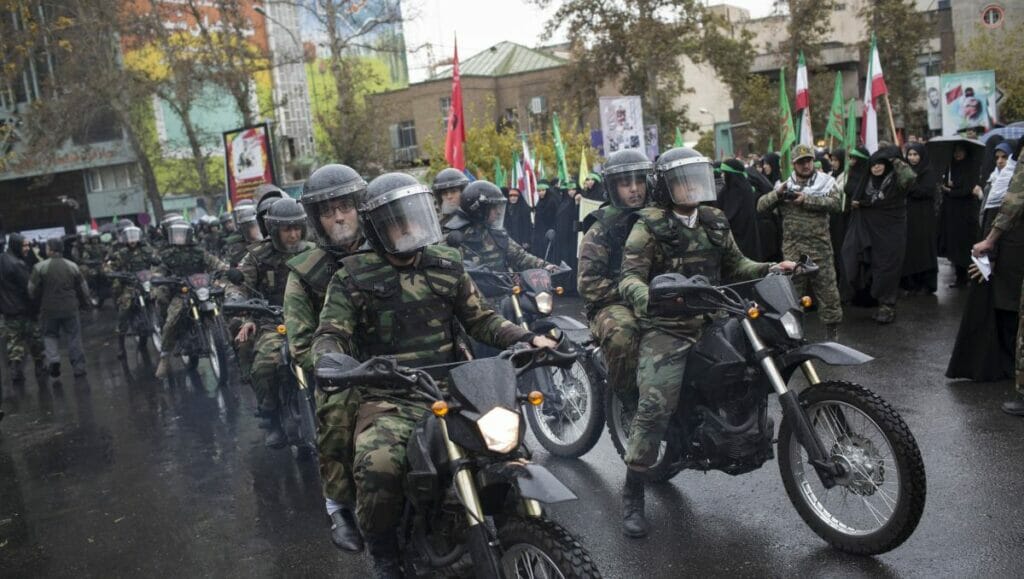 Vor allem die paramilitärischen Basiji-Milizen werden zur Niederschlagung der Proteste eingesetzt