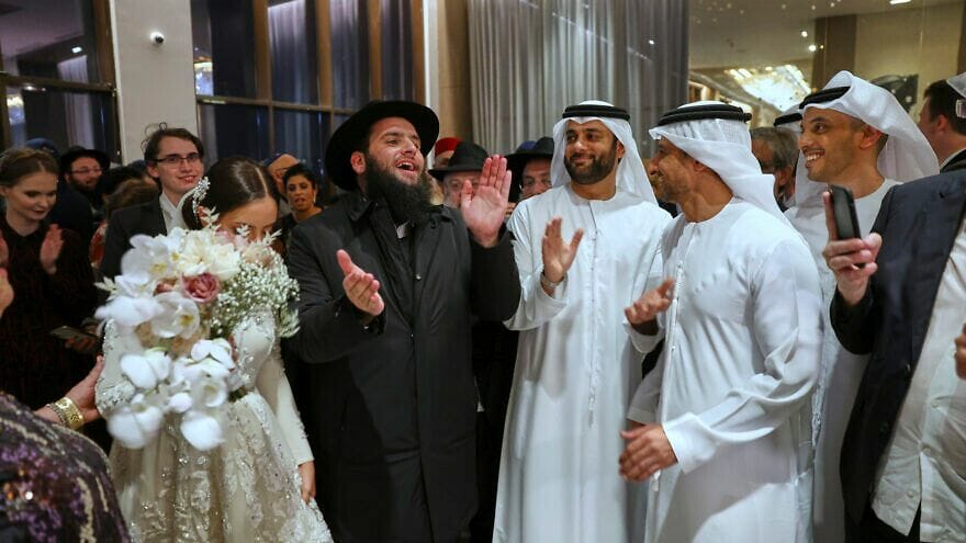 Rabbiner Levi Duchman and Lea Hadad bei ihrer Hochzeit in den Vereinigten Arabischen Emiraten