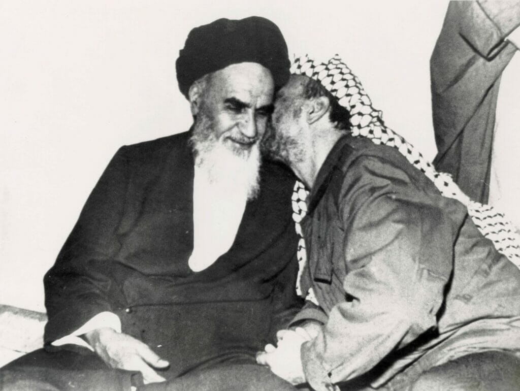 Irans Revolutionsführer Khomeini mit PLO-Führer Yassir Arafat