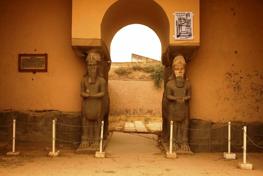 Die Lamassu von Nimrod im Irak vor der Verüwstung durch den IS. (© imago images/Le Pictorium)
