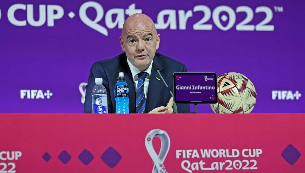 FIFA-Chef Gianni Infantino bei einer Pressekonferenz während der Fußball-Weltmeisterschaft in Katar