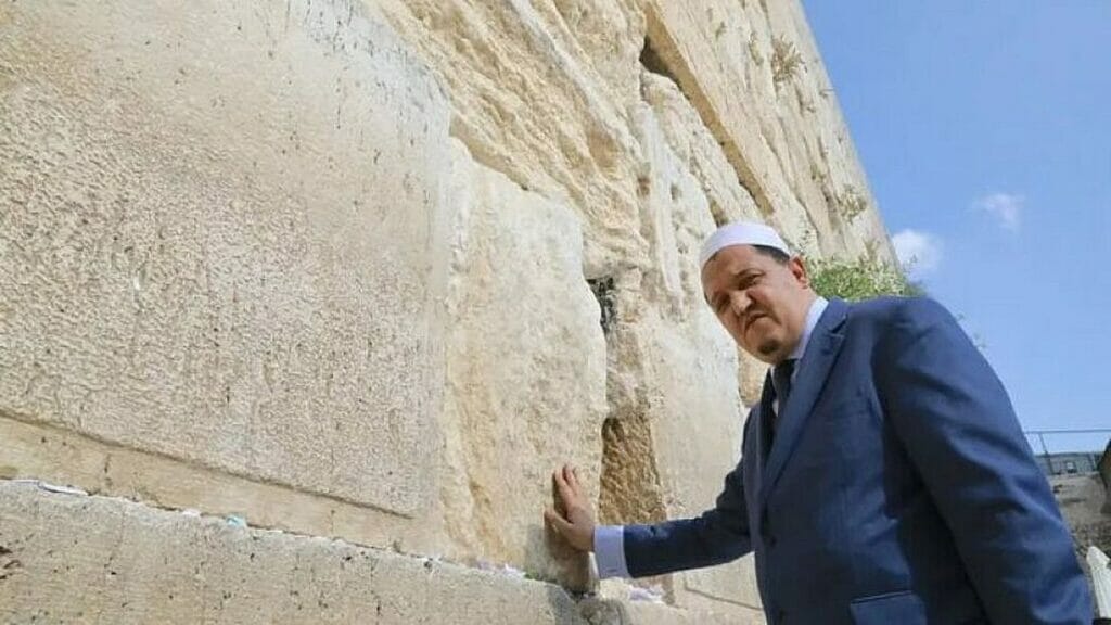 Imam Hassen Chalghoumi an der Westmauer des Tempels in Jerusalem