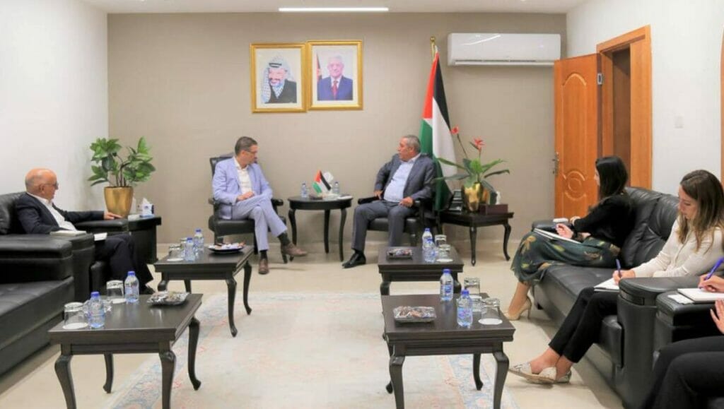 Abbas‘ ehemaliger Wunschnachfolger Hussein al-Sheikh mit dem deutschen Gesandten in Ramallah, Oliver Ovcha