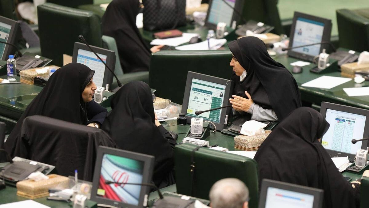 Mitglieder des iranischen Parlaments