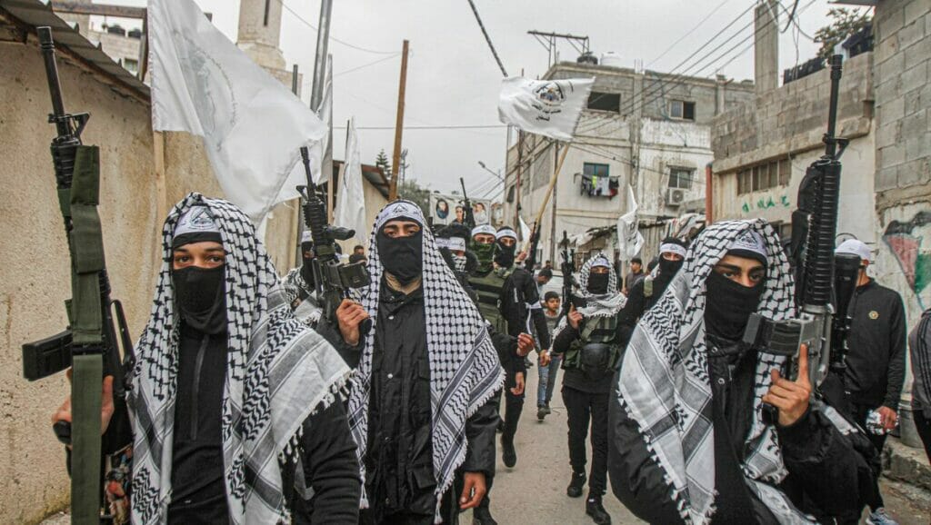 Bewaffnete Anhänger terroristischer Gruppierungen in Nablus