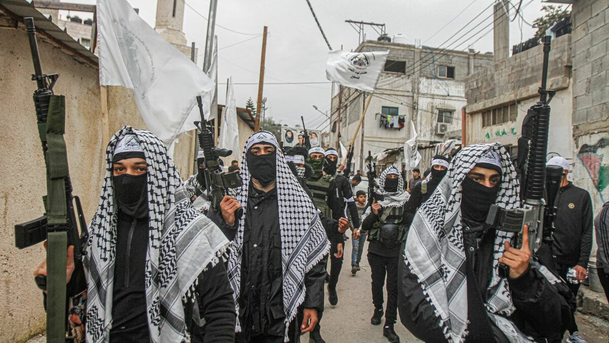 Bewaffnete Anhänger terroristischer Gruppierungen in Nablus
