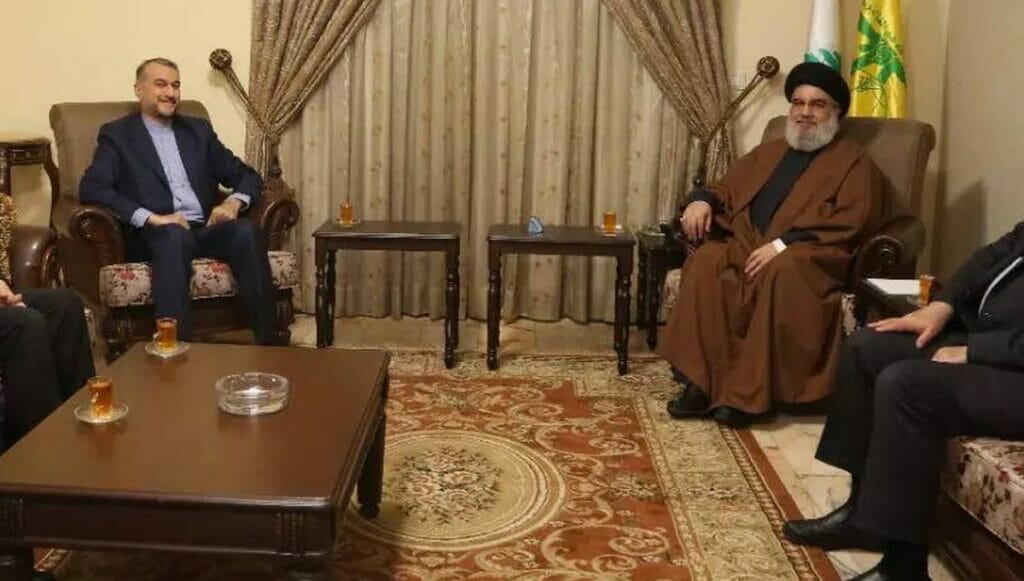 Irans Außenminister Hossein Amir-Abdollahian bei einem Treffen mit Hisbollah-Führer Hassan Nasrallah im Januar