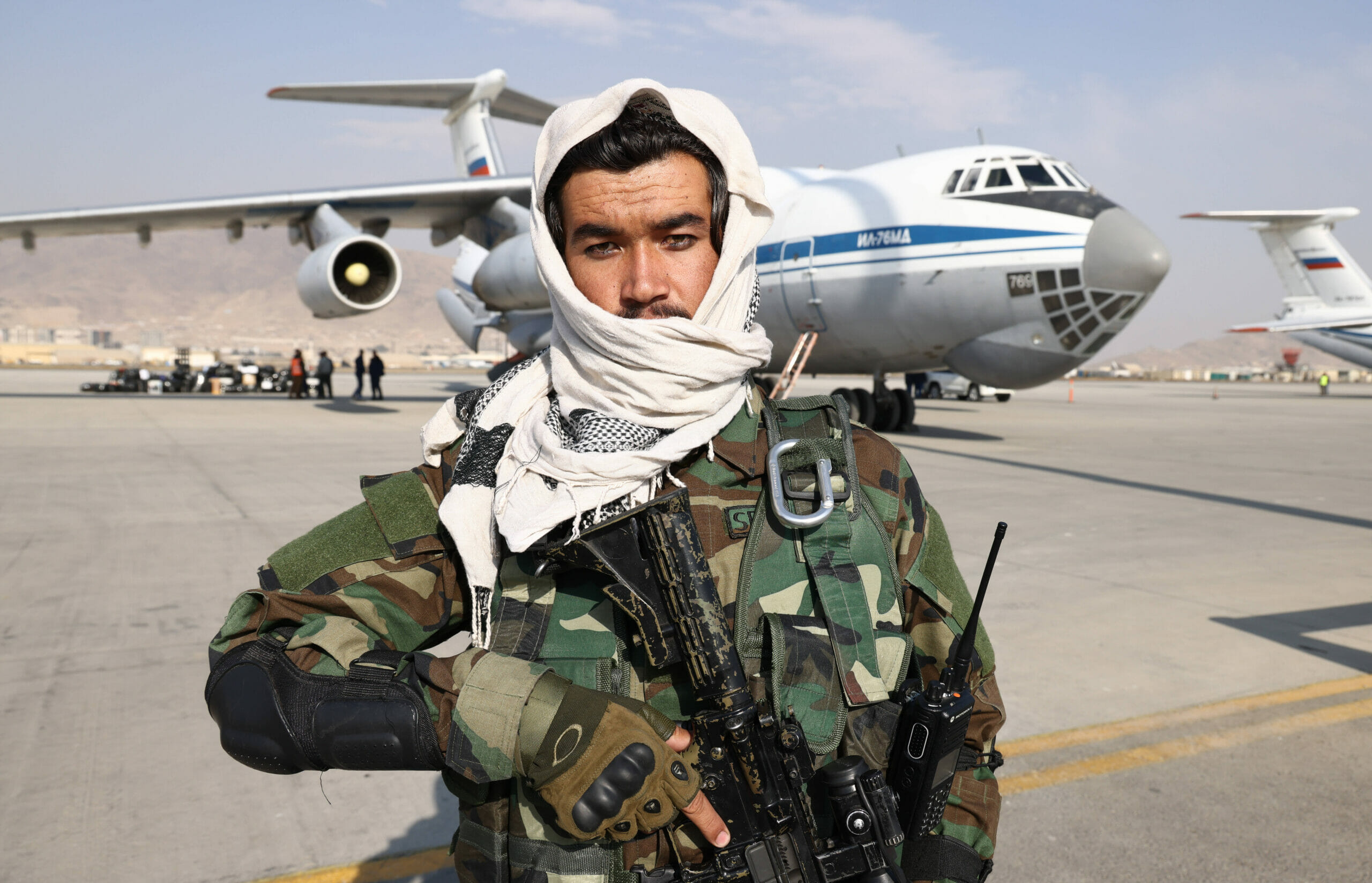 Taliban-Kämpfer auf dem Flughafen von Kabul