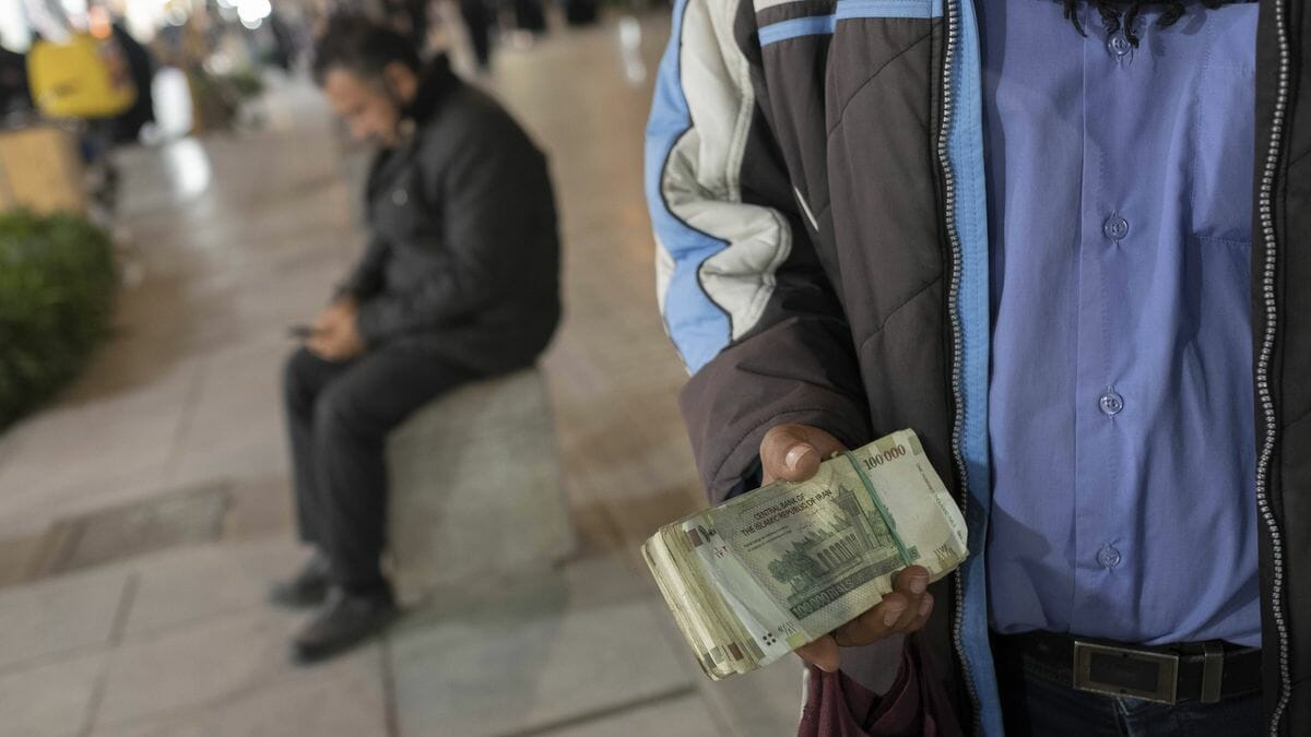 Die iranische Währung Rial stürzt auf ein neues Rekordtief