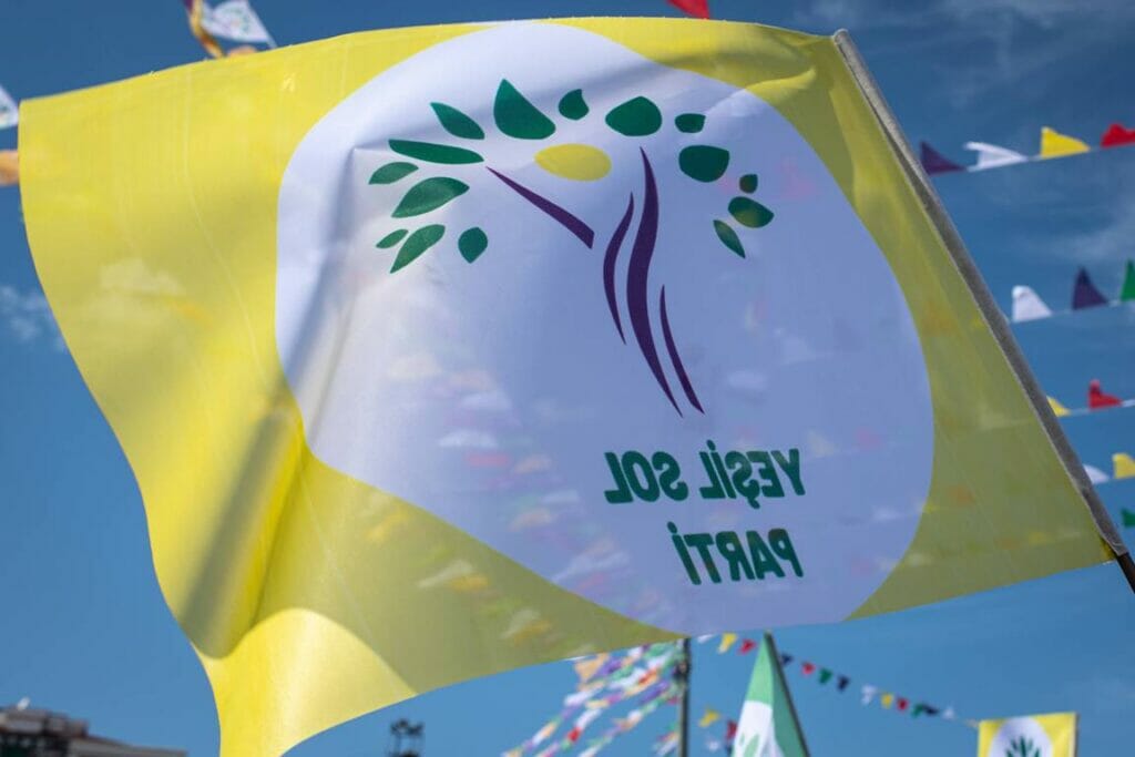 Von einem Verbot bedroht, tritt die pro-kurdische HDP unter dem Dach der Yesil Sol Partisi (Grüne Linkspartei) an. (© imago images/NurPhoto)