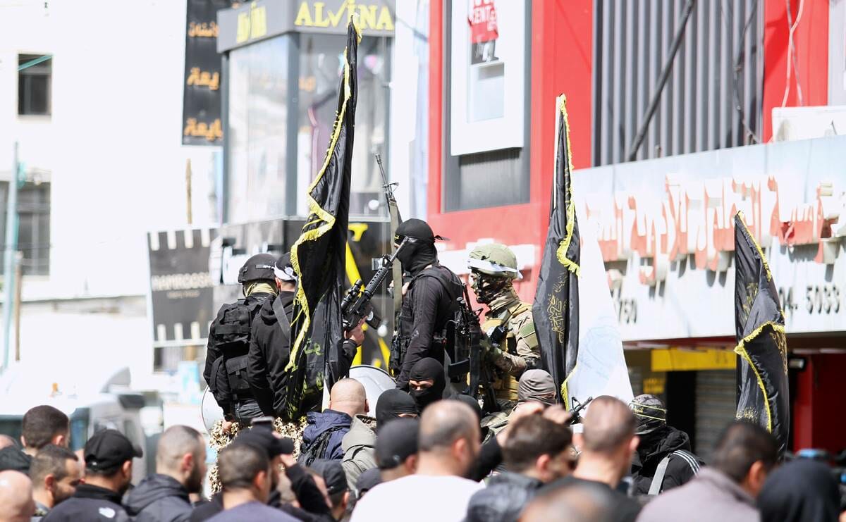 Palästinensische Terroristen auf einem Begräbnis in Jenin. (© imago images/APAimages)