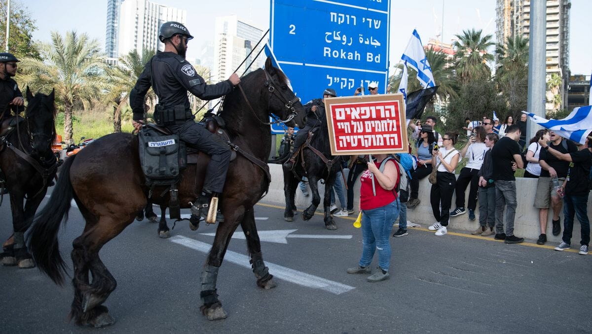 Israelische Polizei geht gegen Anti-Regierungs-Demonstranten in Tel Aviv vor
