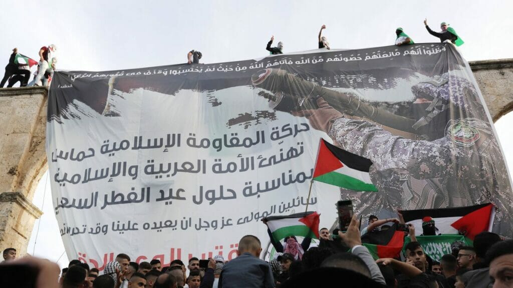 Terrorplakat beim Ramadan-Gebet auf dem Tempelberg in Jerusalem