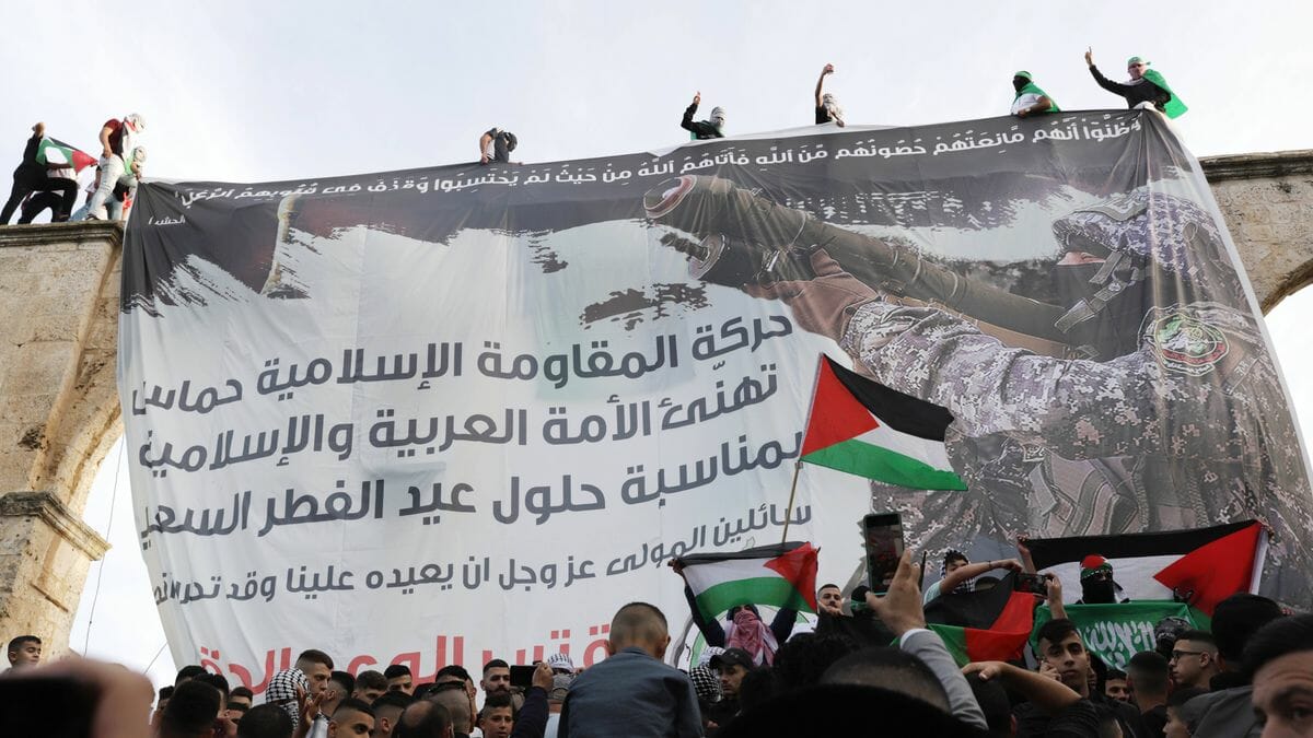 Terrorplakat beim Ramadan-Gebet auf dem Tempelberg in Jerusalem