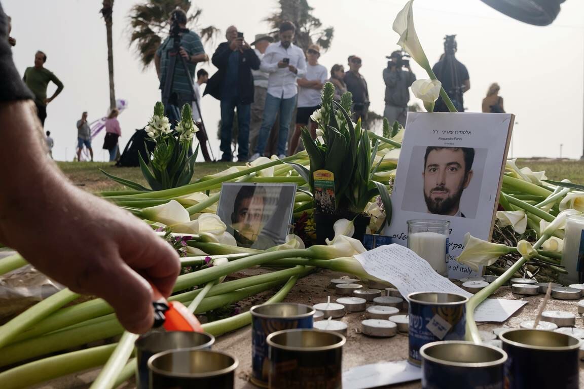 Ort des Attentats vom Freitag in Tel Aviv. Geht es nach Albanese, darf man in Israel vielleicht um Terroropfer trauern. Wehren dürfe sich das Land gegen den Terror aber nicht. (© imago images/NurPhoto)