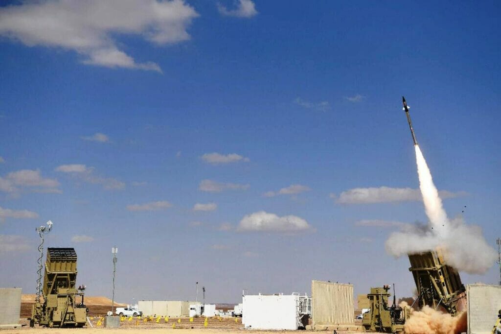 Das israelische Raketenabwehrsystem Iron Dome konnte zahlreiche der Raketen aus dem Libanon abfangen. (© imago images/ZUMA Wire)