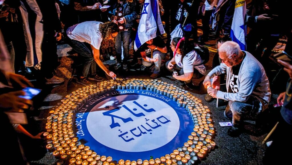 Demonstranten gegen Justizreform in Israel gedenken der gefallenen Soldaten und Terroropfer