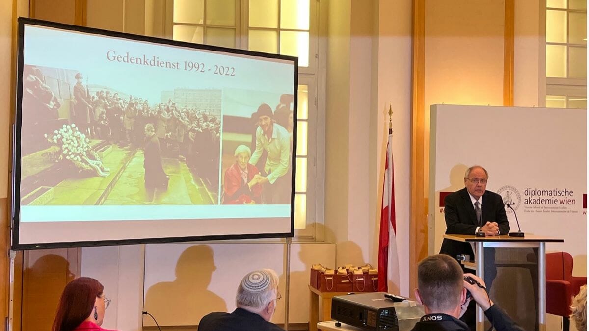 Vorstandsvorsitzender von Yad Vashem Dani Dayan in der Diplomatischen Akademie Wien am 30. August 2022