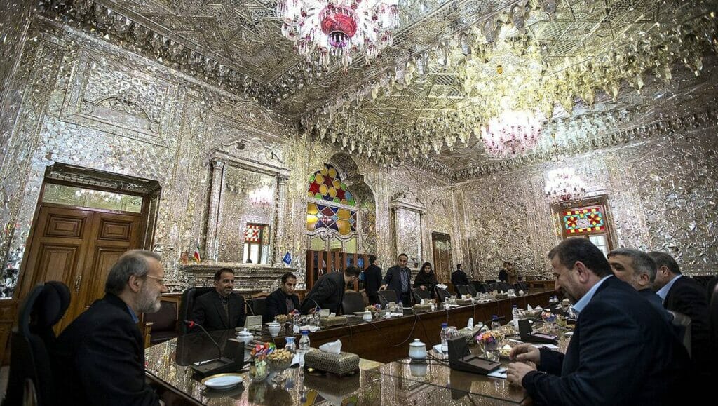 Hamas-Führer Saleh al-Arouri (re.) zu Besuch beim iranischen Parlamentspräsidenten Ali Larijani